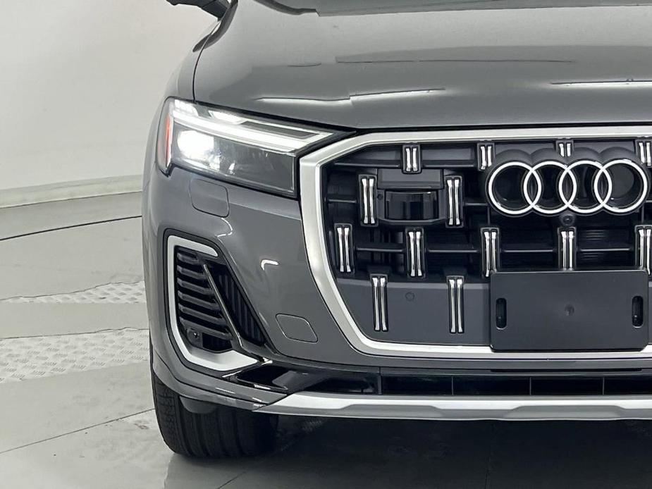 new 2025 Audi Q7 car, priced at $70,901