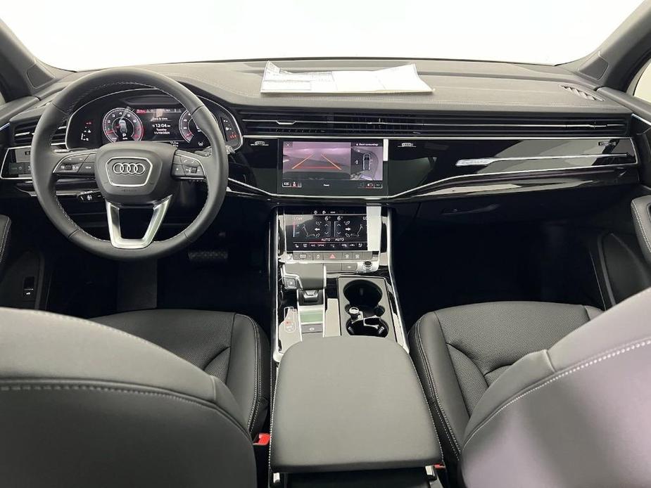 new 2025 Audi Q7 car, priced at $70,901