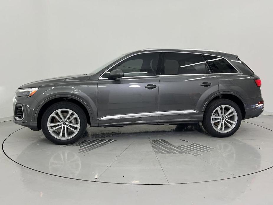 new 2025 Audi Q7 car, priced at $70,901