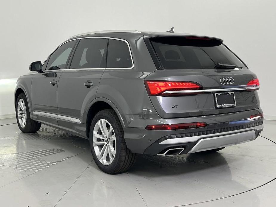 new 2025 Audi Q7 car, priced at $70,901