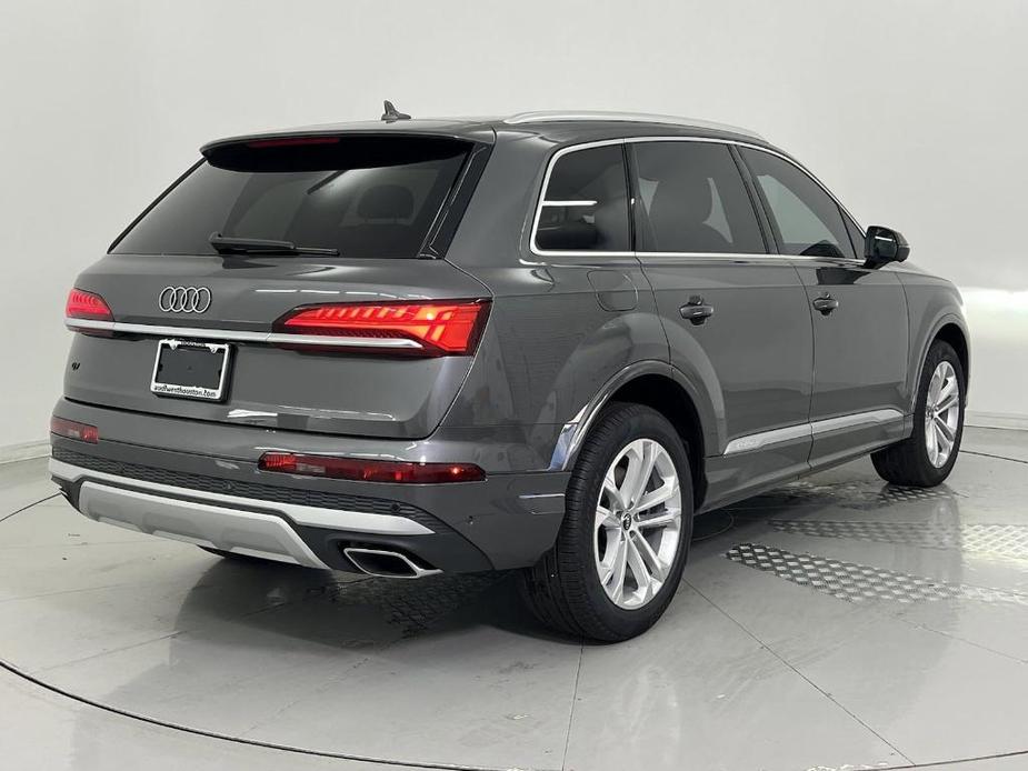 new 2025 Audi Q7 car, priced at $70,901