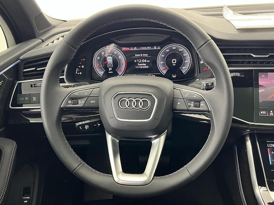 new 2025 Audi Q7 car, priced at $70,901