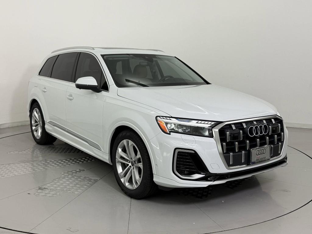 new 2025 Audi Q7 car, priced at $77,741