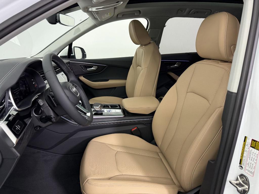 new 2025 Audi Q7 car, priced at $70,241