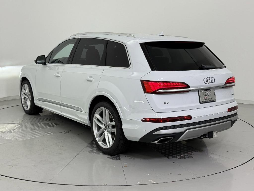 new 2025 Audi Q7 car, priced at $70,241