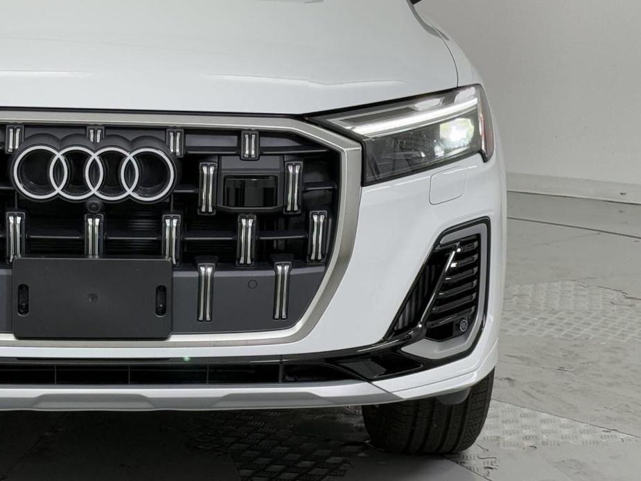 new 2025 Audi Q7 car, priced at $65,841