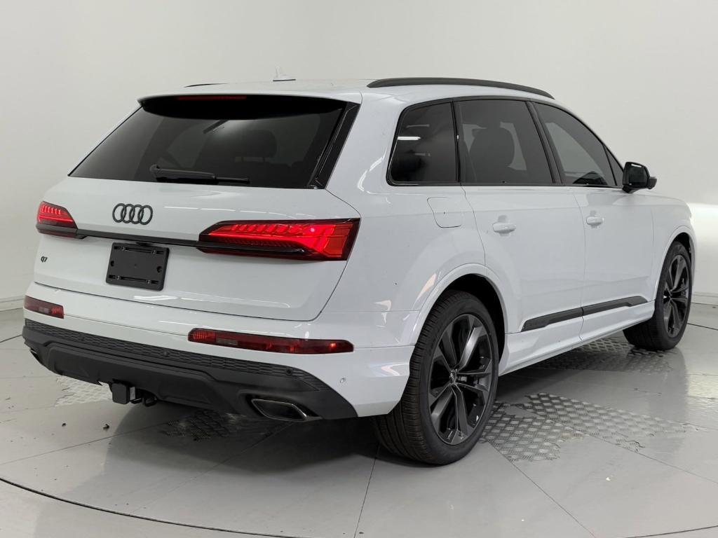 new 2025 Audi Q7 car, priced at $77,181