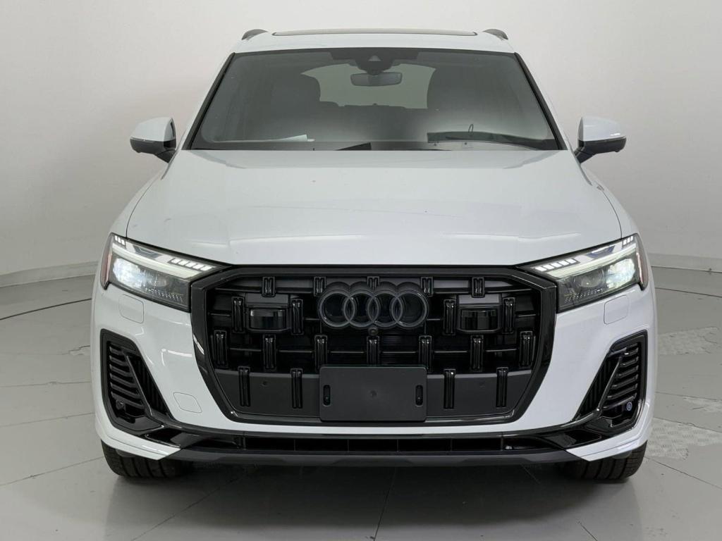 new 2025 Audi Q7 car, priced at $77,181