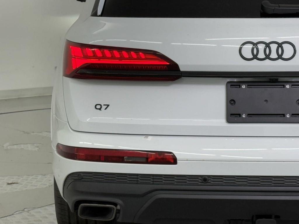 new 2025 Audi Q7 car, priced at $77,181