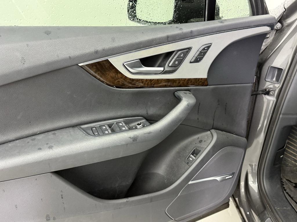 used 2019 Audi Q7 car, priced at $29,999