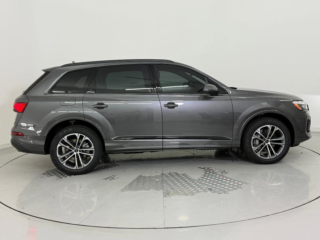 new 2026 Audi Q7 car, priced at $64,021