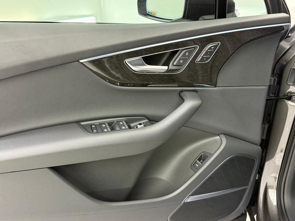 new 2026 Audi Q7 car, priced at $64,021