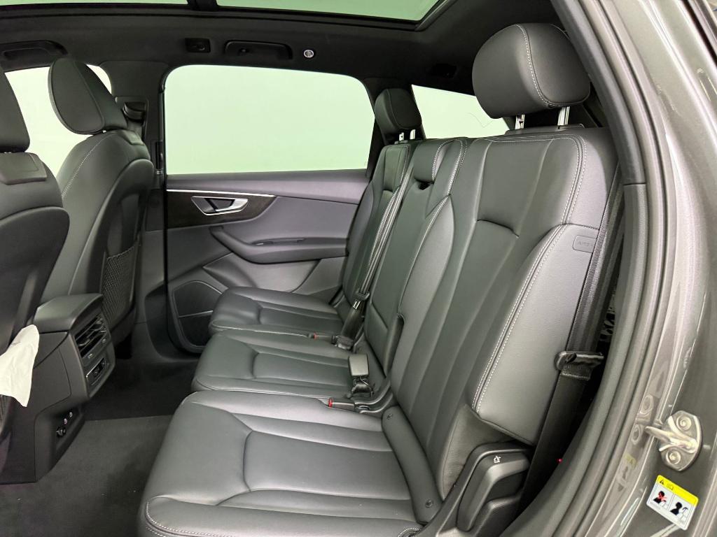 new 2026 Audi Q7 car, priced at $64,021