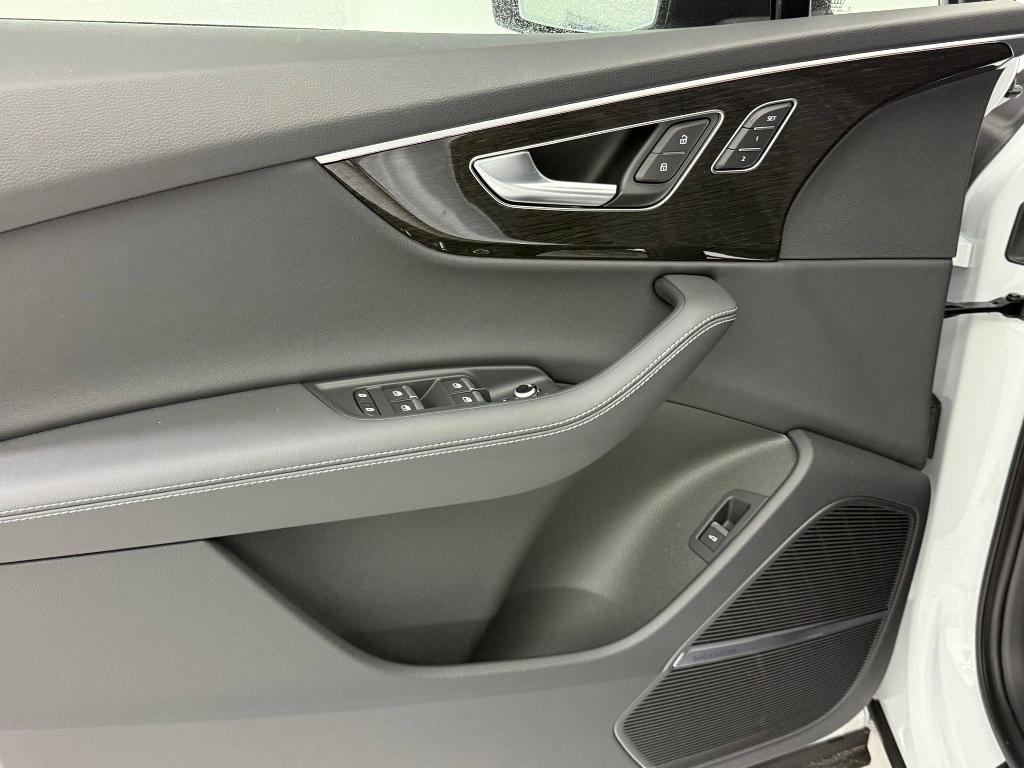 new 2026 Audi Q7 car, priced at $73,451