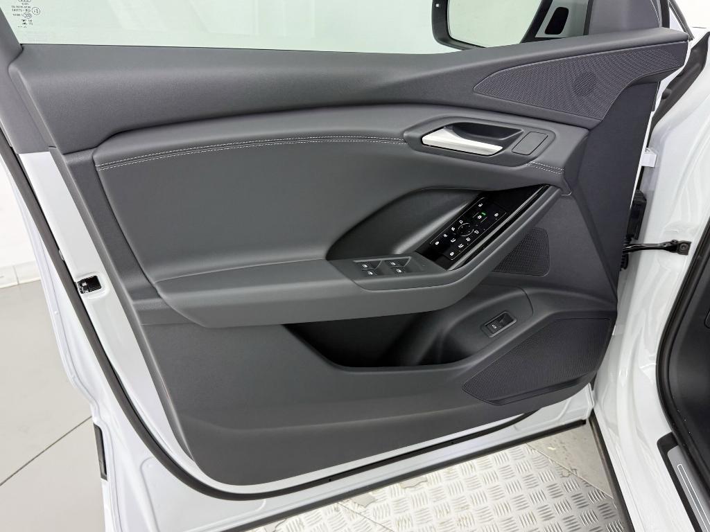 new 2025 Audi Q6 e-tron car, priced at $72,000