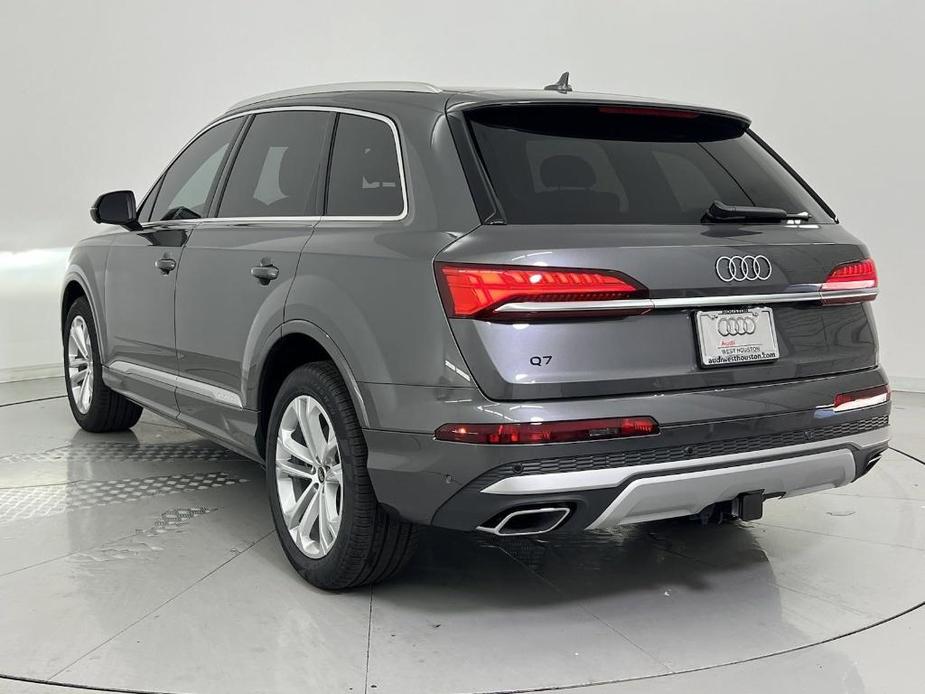 new 2025 Audi Q7 car, priced at $71,801