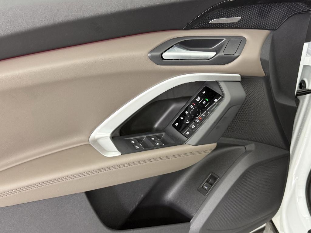 new 2025 Audi Q5 car, priced at $60,975