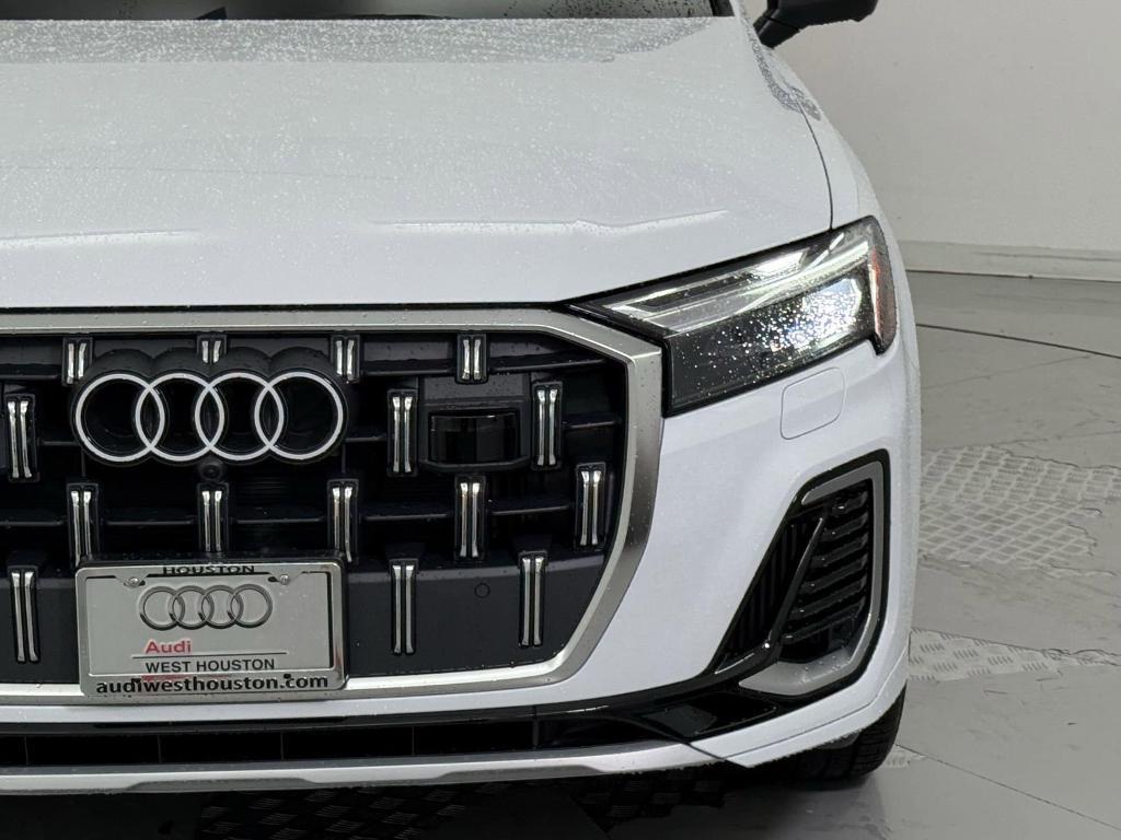 new 2025 Audi Q7 car, priced at $70,361