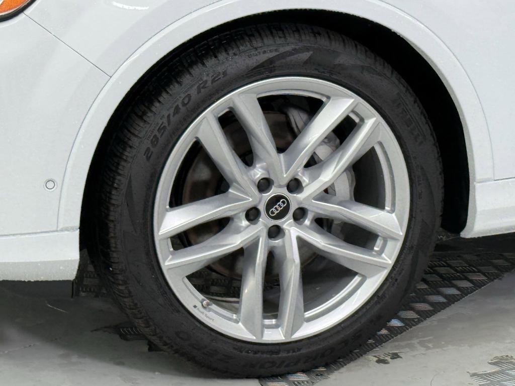 new 2025 Audi Q7 car, priced at $70,361