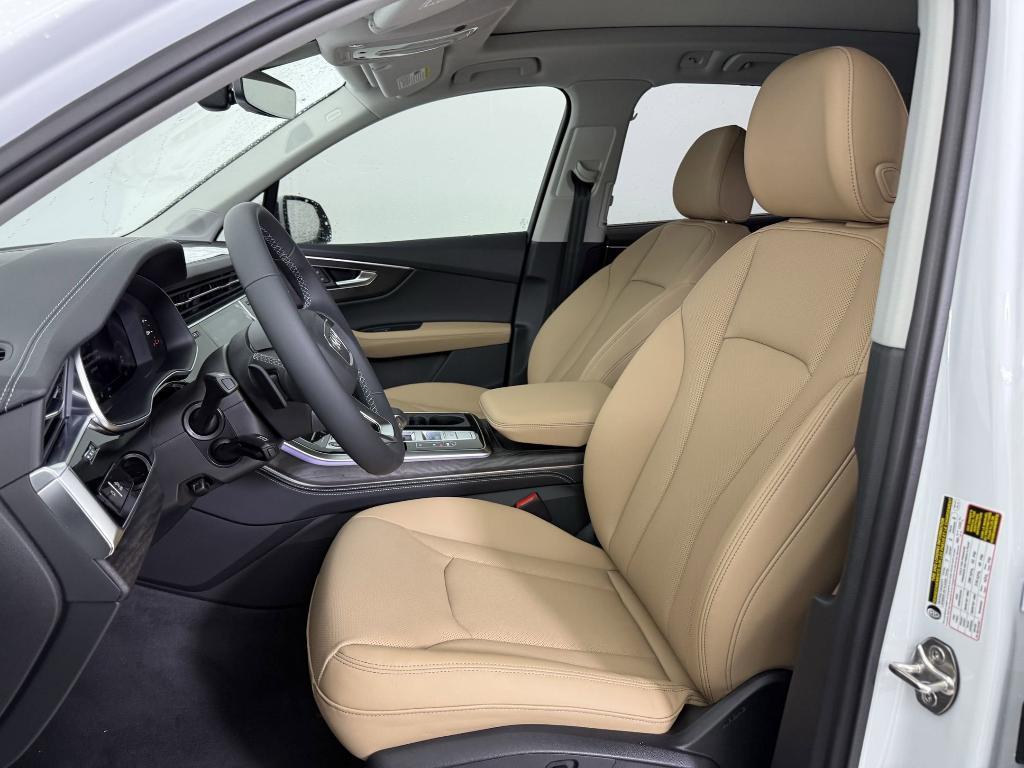 new 2025 Audi Q7 car, priced at $70,361