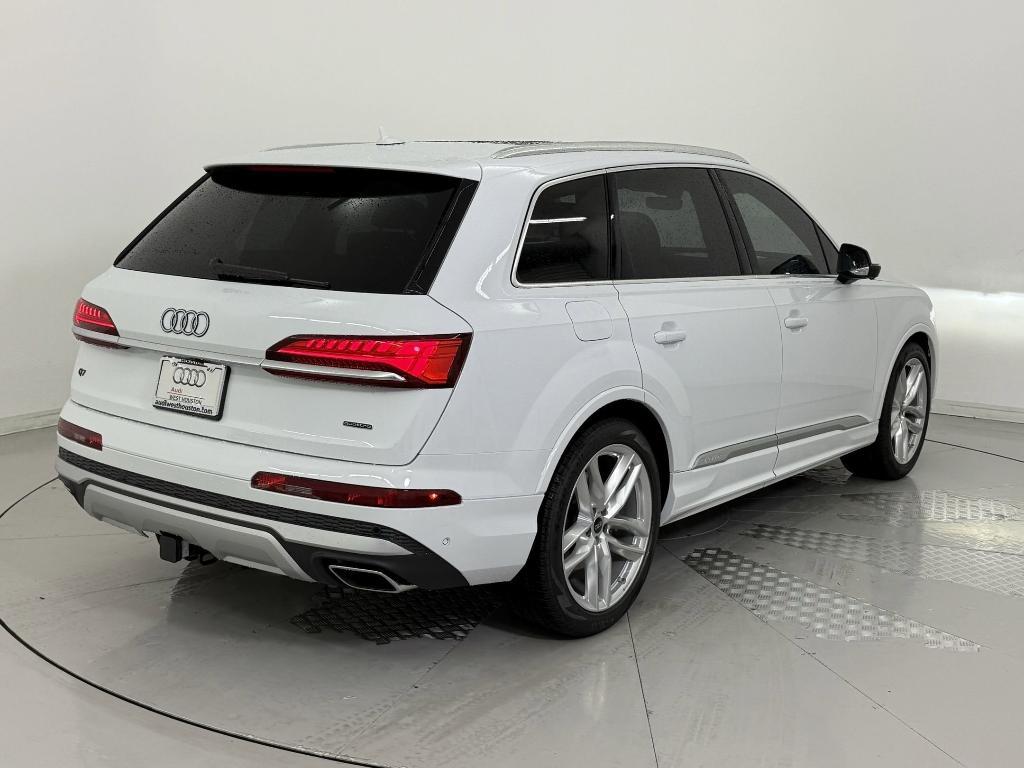 new 2025 Audi Q7 car, priced at $70,361