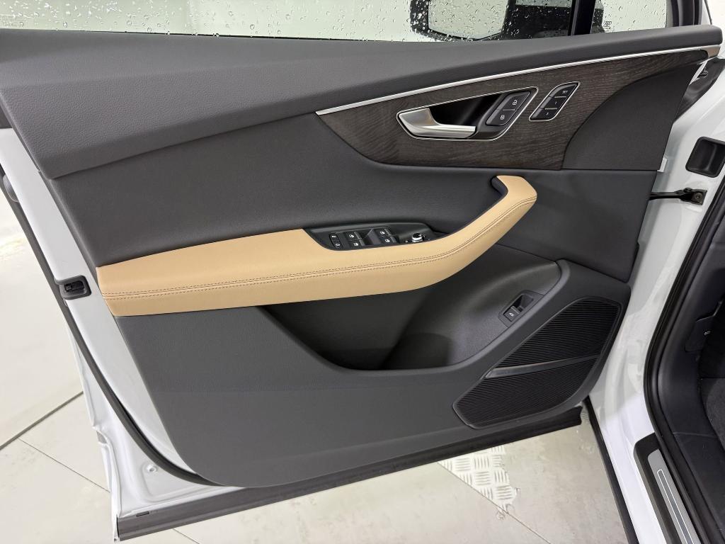 new 2025 Audi Q7 car, priced at $70,361