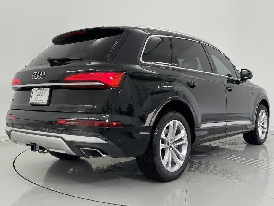 new 2025 Audi Q7 car, priced at $71,923