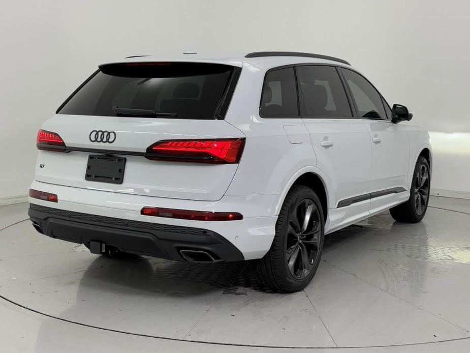 new 2025 Audi Q7 car, priced at $68,501