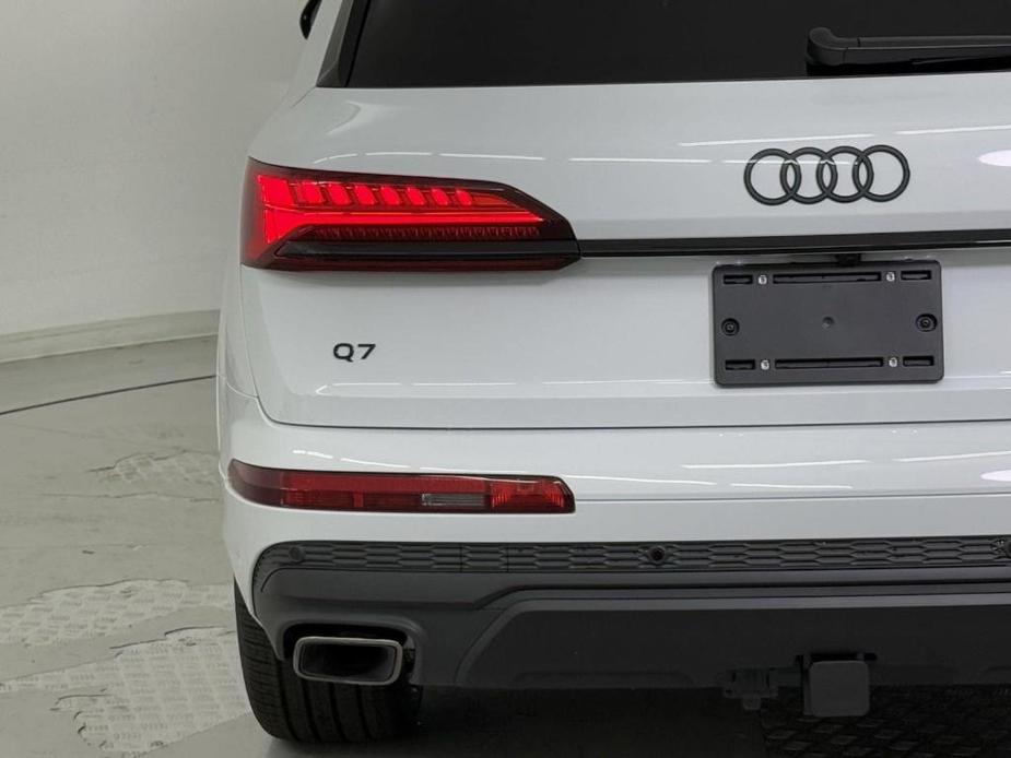 new 2025 Audi Q7 car, priced at $68,501