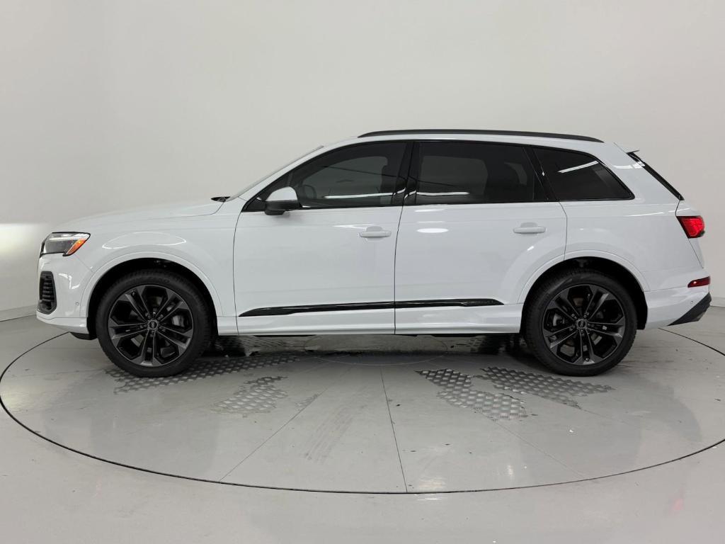 new 2025 Audi Q7 car, priced at $71,611