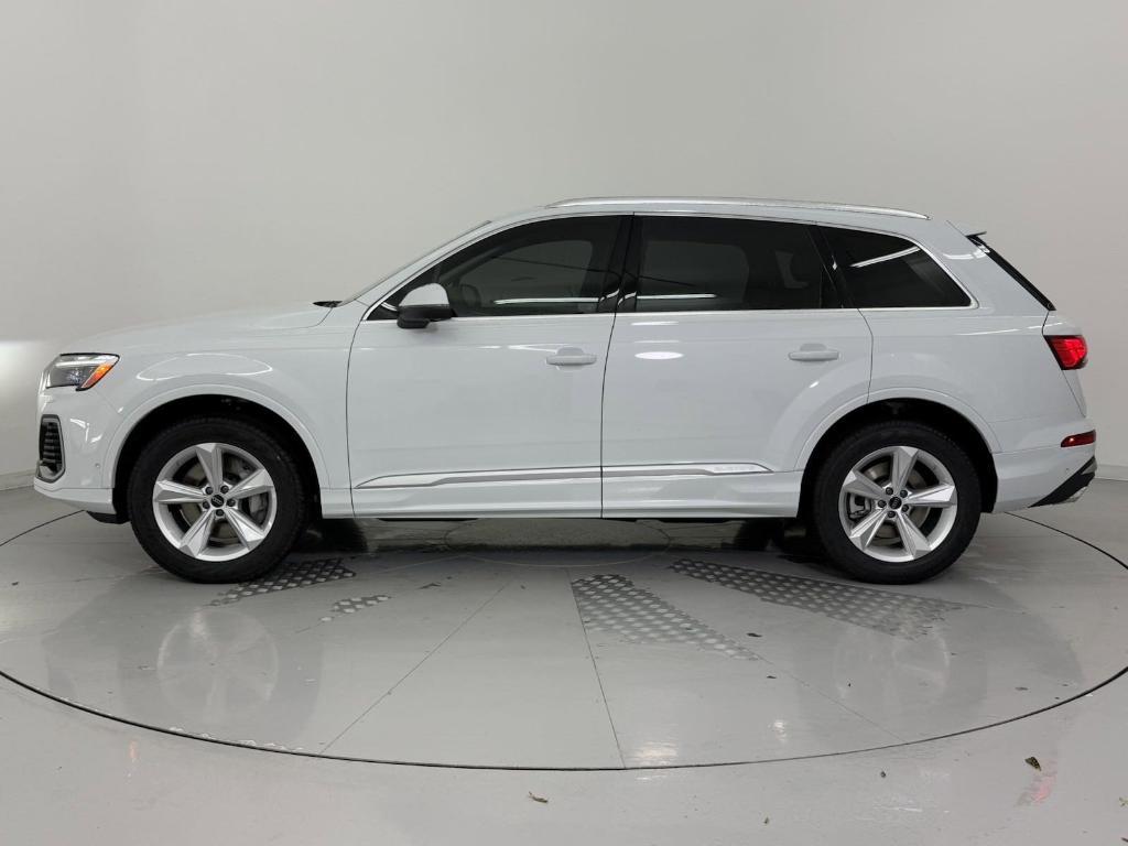 new 2025 Audi Q7 car, priced at $66,401