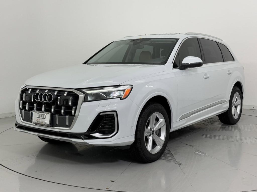 new 2025 Audi Q7 car, priced at $66,401