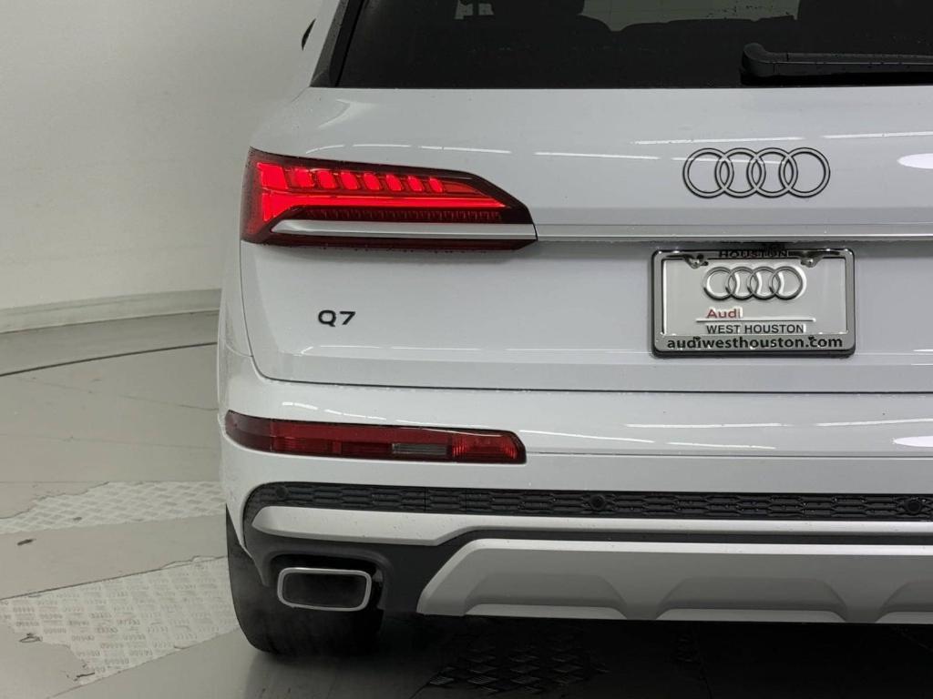 new 2025 Audi Q7 car, priced at $66,401