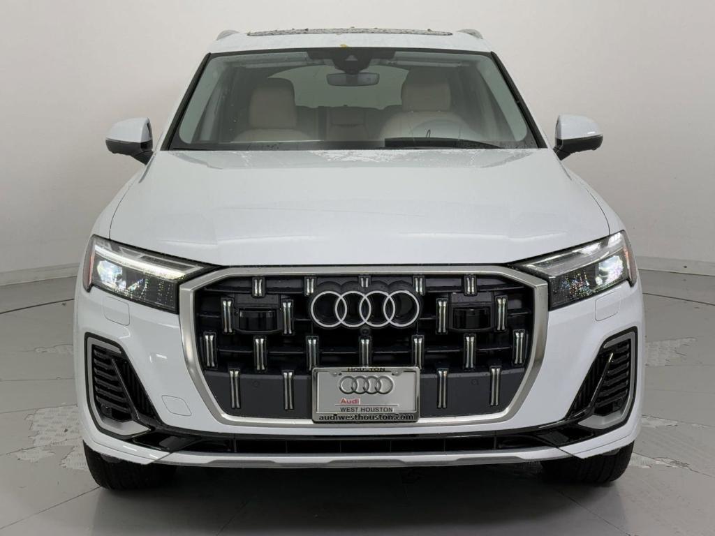 new 2025 Audi Q7 car, priced at $66,401