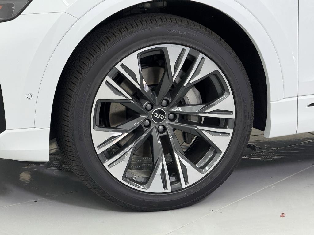 new 2025 Audi Q8 car, priced at $81,621