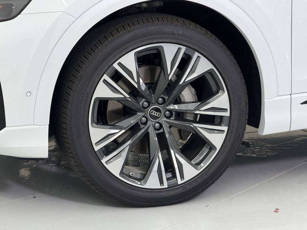 new 2025 Audi Q8 car, priced at $81,622