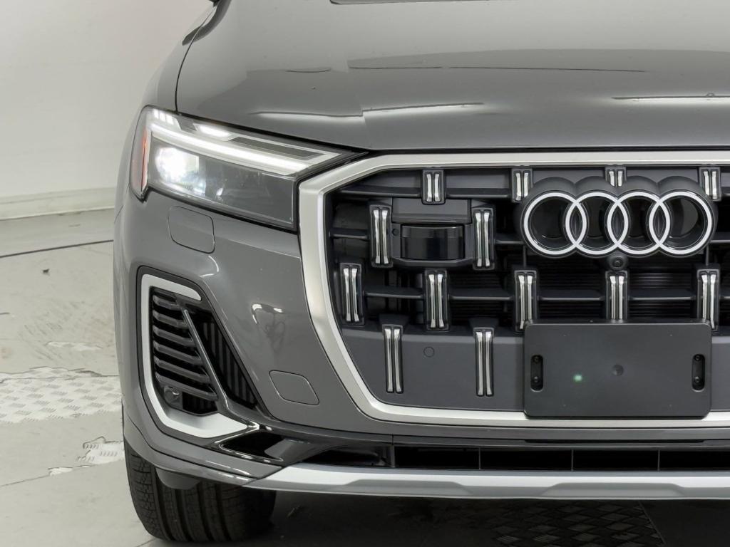 new 2025 Audi Q7 car, priced at $64,301