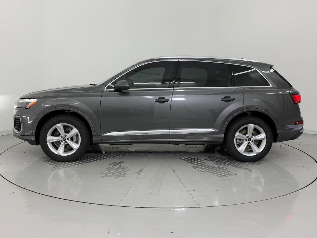 new 2025 Audi Q7 car, priced at $64,301