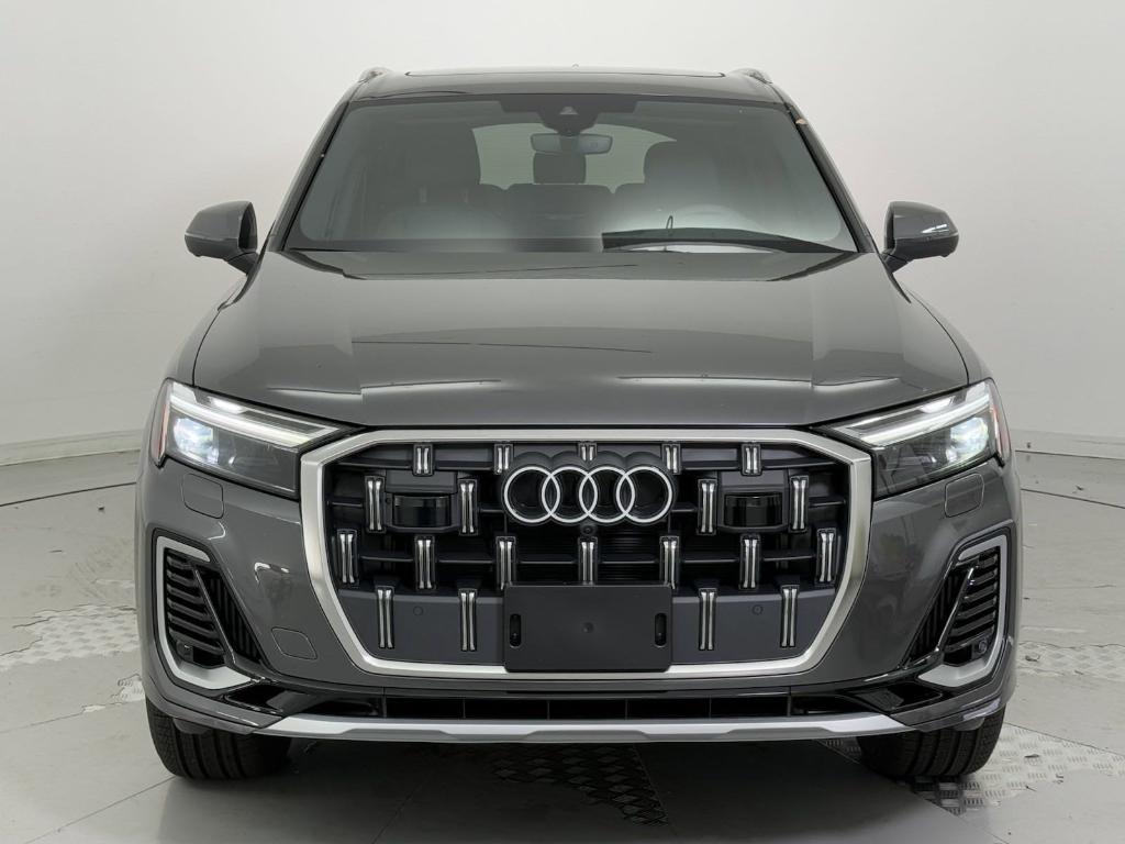 new 2025 Audi Q7 car, priced at $64,301