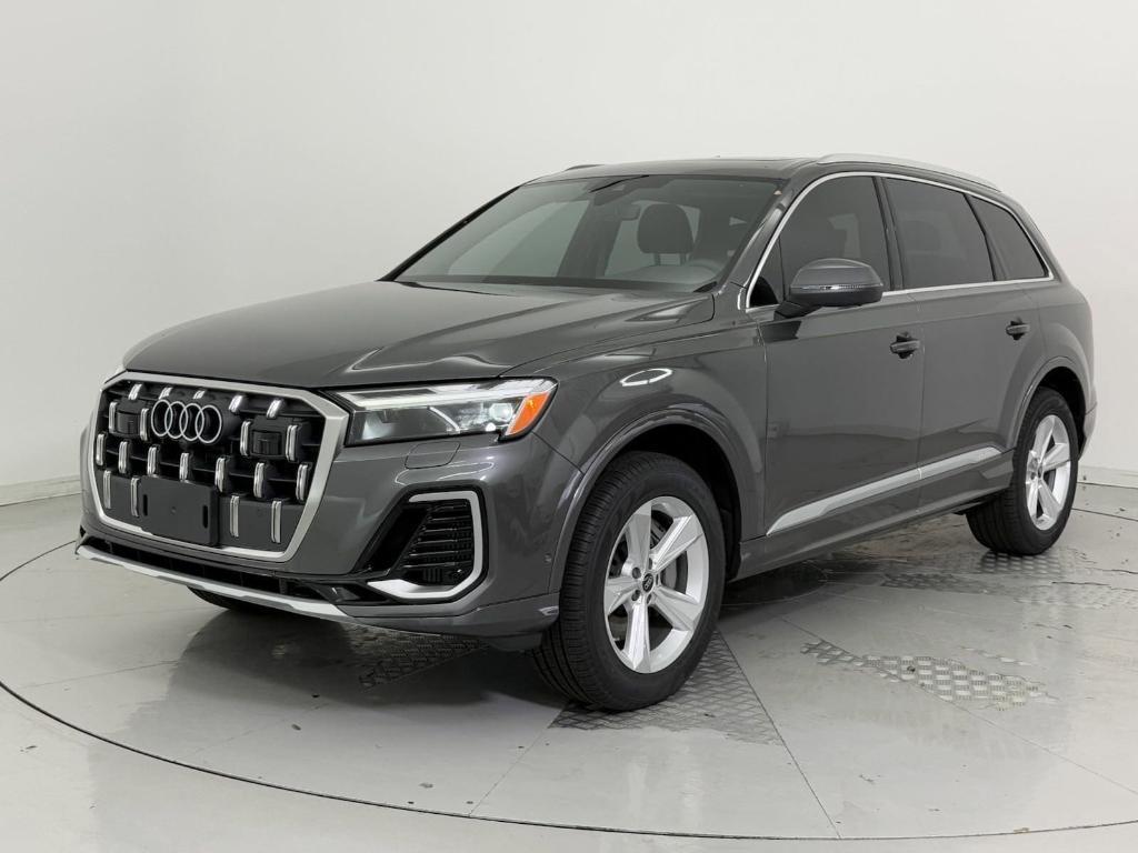 new 2025 Audi Q7 car, priced at $64,301