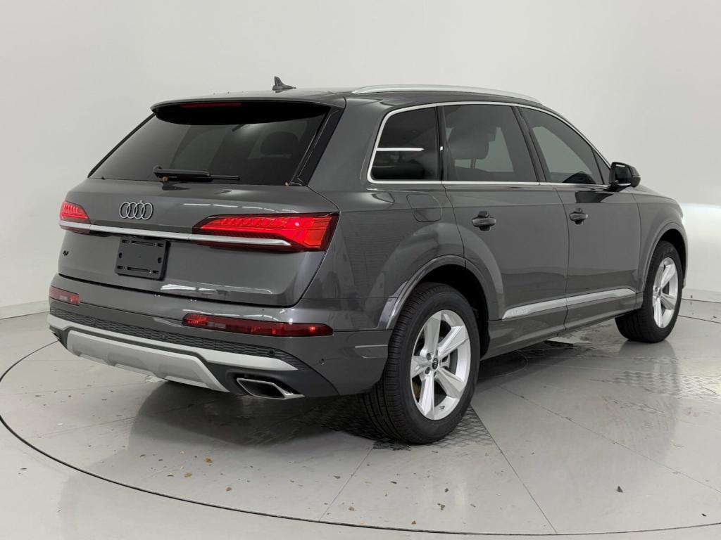 new 2025 Audi Q7 car, priced at $64,301