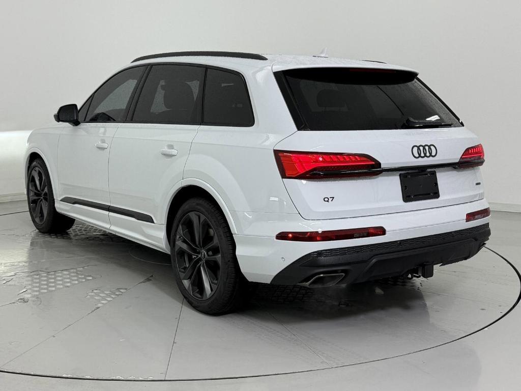 new 2025 Audi Q7 car, priced at $77,051