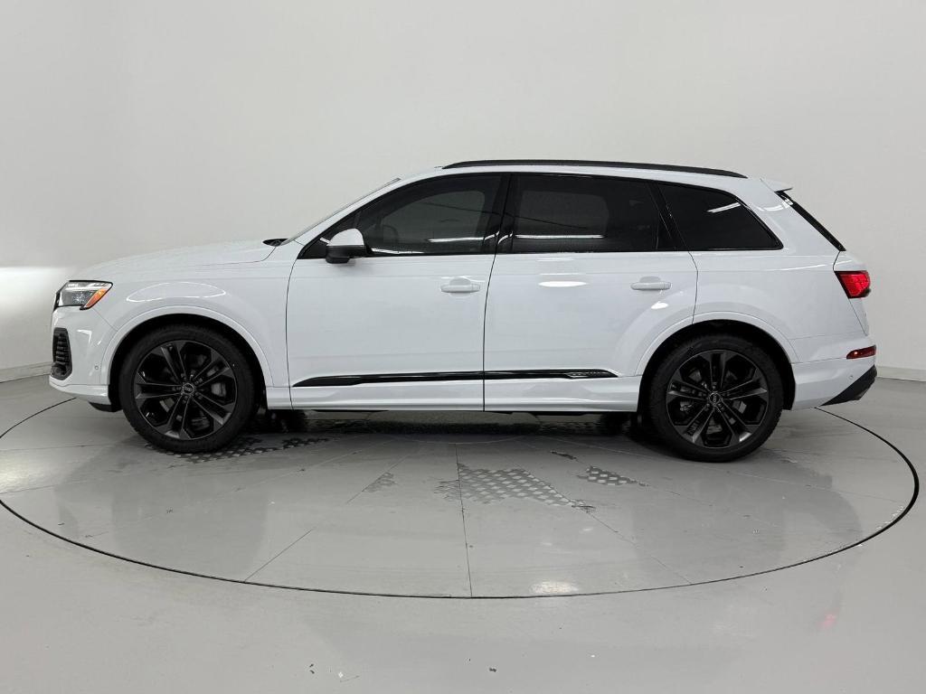 new 2025 Audi Q7 car, priced at $77,051