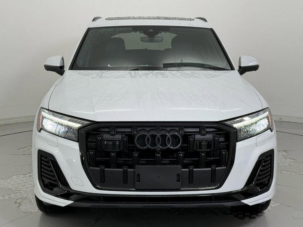 new 2025 Audi Q7 car, priced at $77,051