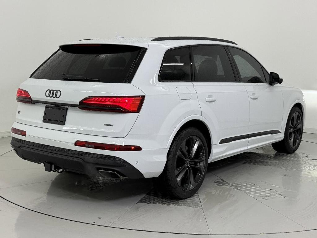 new 2025 Audi Q7 car, priced at $77,051