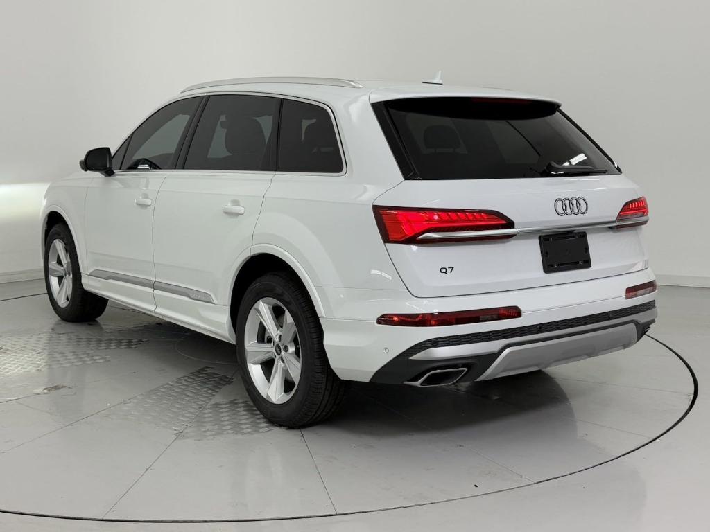 new 2025 Audi Q7 car, priced at $63,761