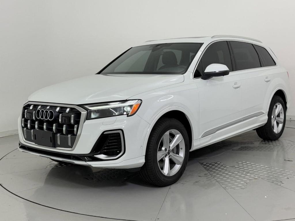 new 2025 Audi Q7 car, priced at $63,761