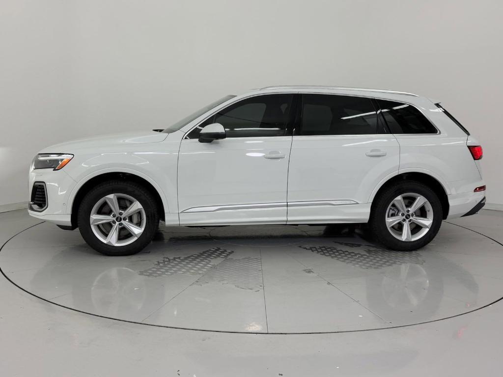 new 2025 Audi Q7 car, priced at $63,761