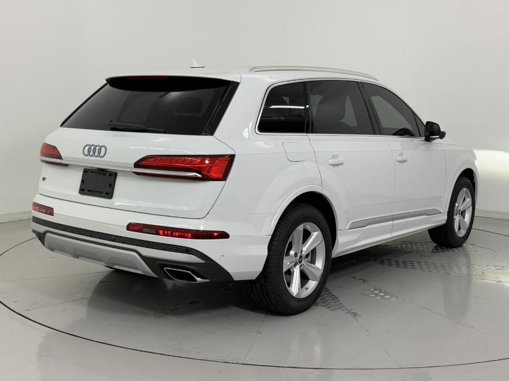 new 2025 Audi Q7 car, priced at $63,761