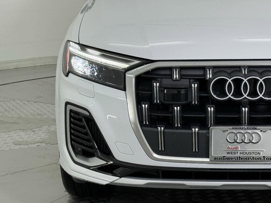 new 2025 Audi Q7 car, priced at $70,361